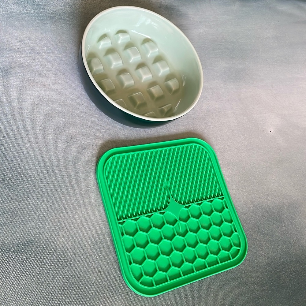 The Cuddle Collab Slow Feeding Dish + Peanut Licking Mat